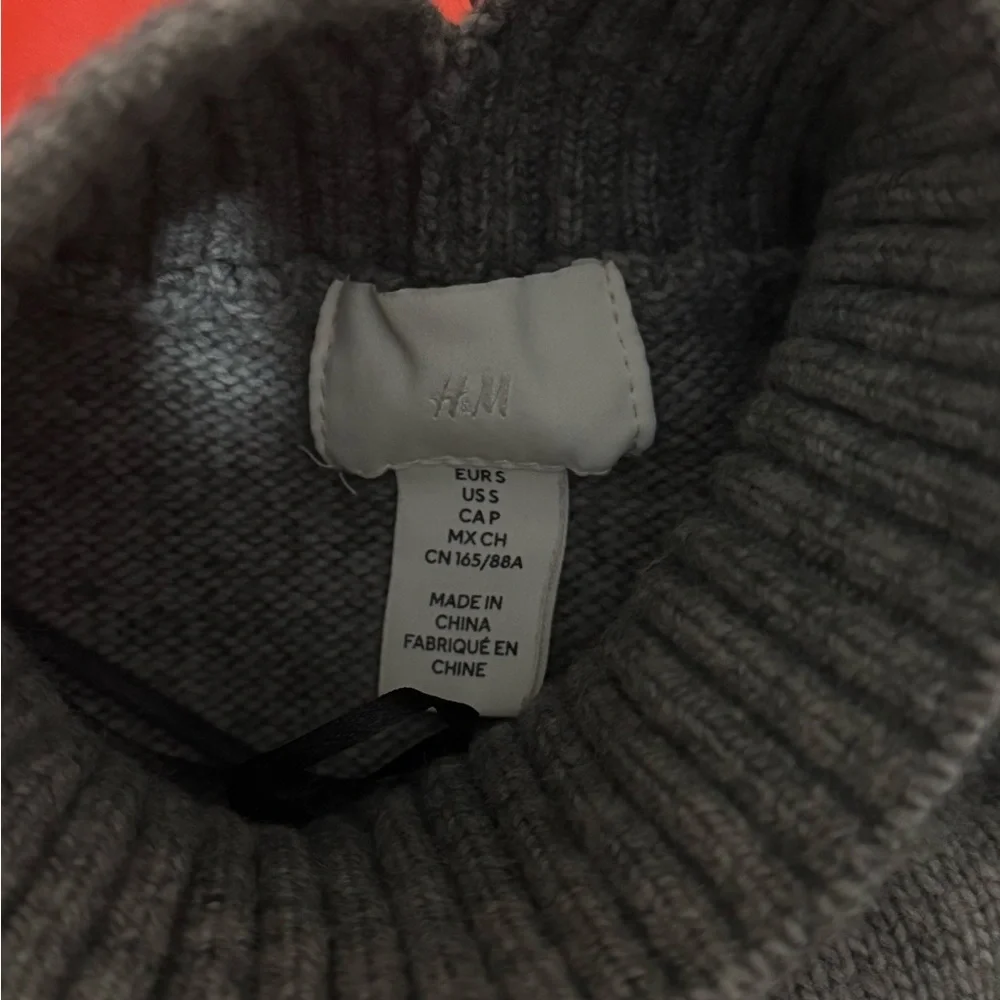 H&M Sweater - Picture 3 of 3